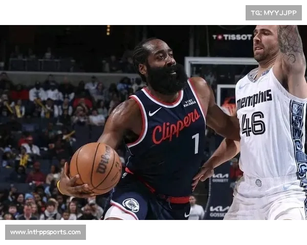 快船背靠背战活塞，哈登力争双杀对手